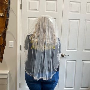 Wedding veil (fingertip length)